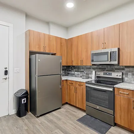 Elegant Downtown 1Bd Condo With Pool & Gym