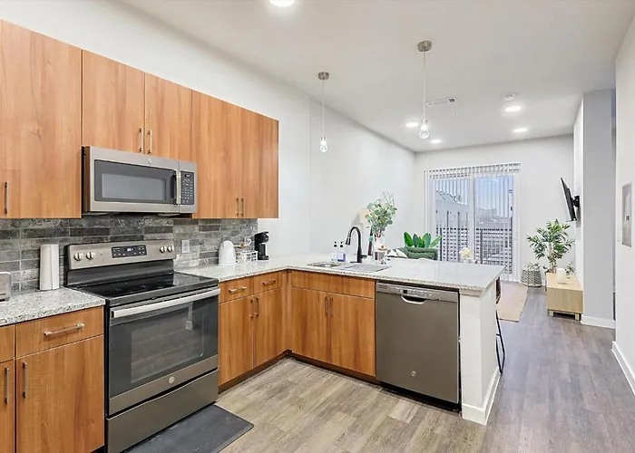 Elegant Downtown 1bd With Pool & Gym