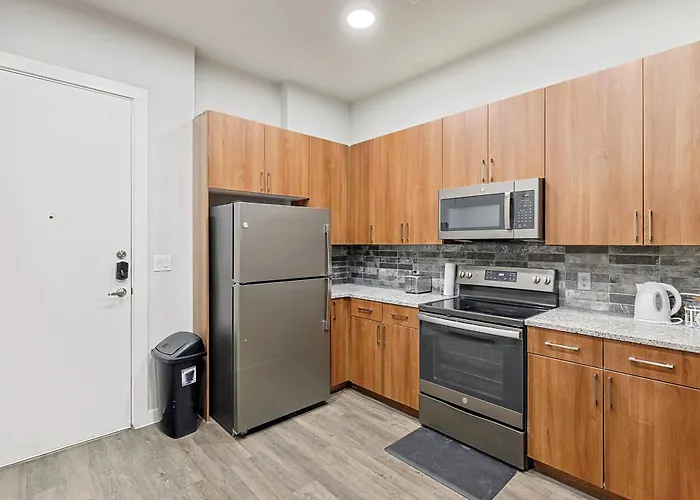 Elegant Downtown 1bd With Pool & Gym 3*