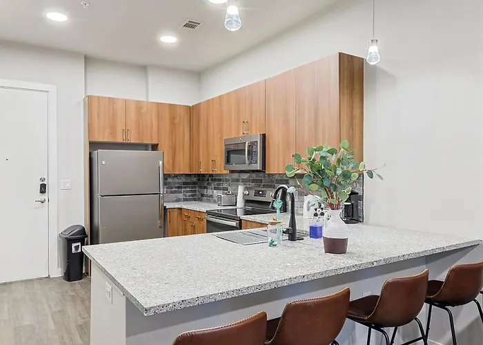 Elegant Downtown 1bd With Pool & Gym Aparthotel